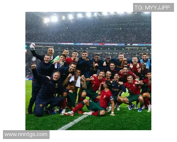 著名画家笔下的足球巨星风采：艺术与运动的完美结合